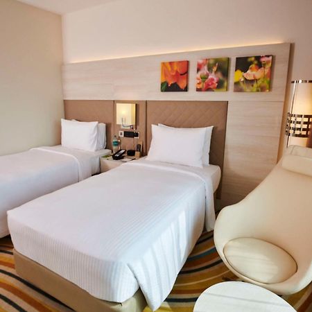 Hilton Garden Inn Lucknow Bagian luar foto