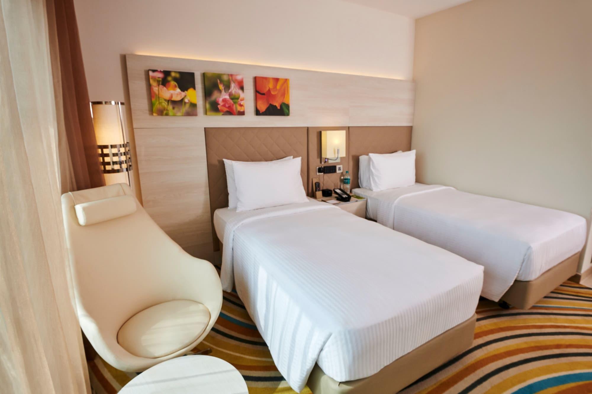 Hilton Garden Inn Lucknow Bagian luar foto