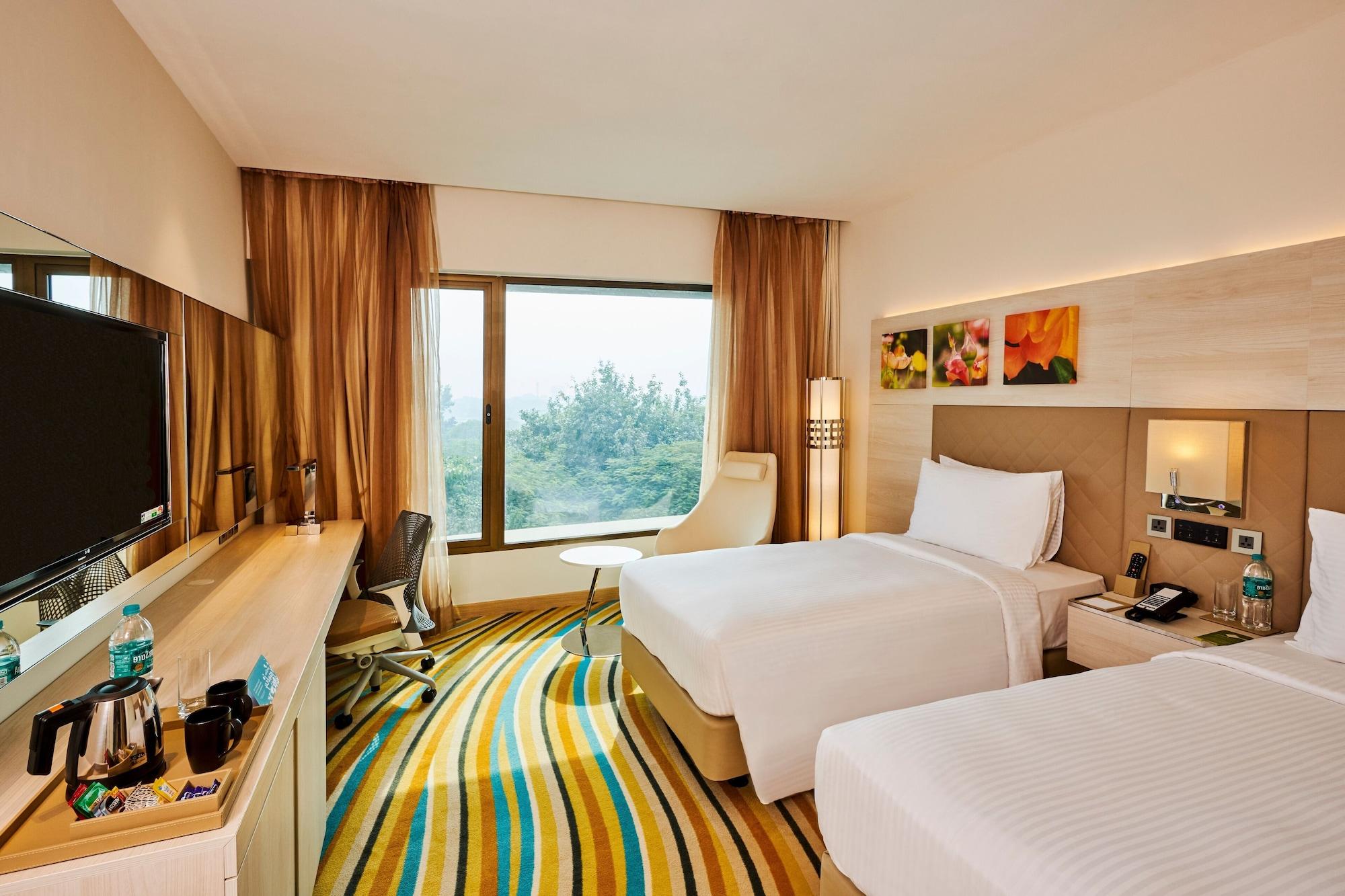 Hilton Garden Inn Lucknow Bagian luar foto
