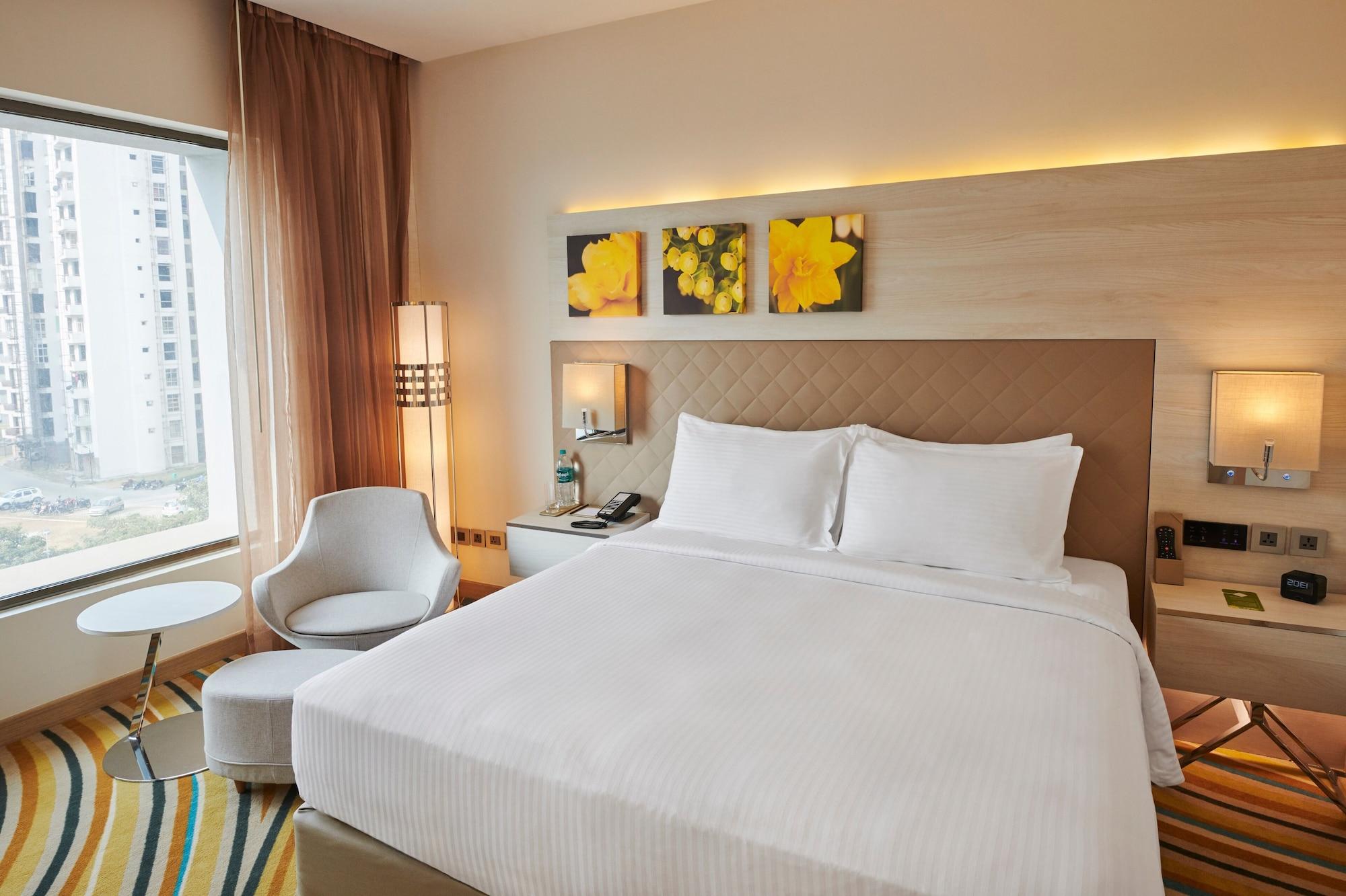 Hilton Garden Inn Lucknow Bagian luar foto
