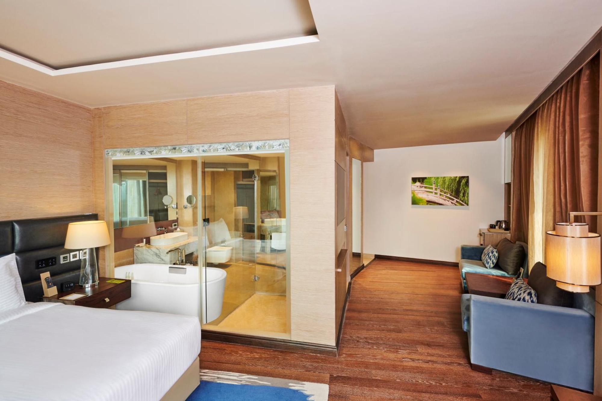 Hilton Garden Inn Lucknow Bagian luar foto