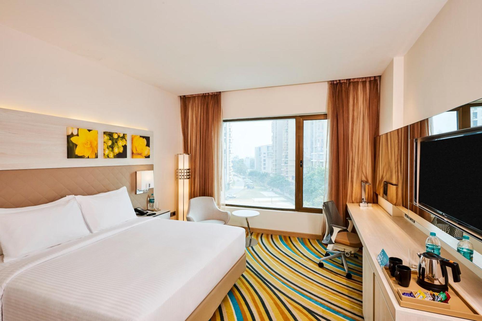 Hilton Garden Inn Lucknow Bagian luar foto