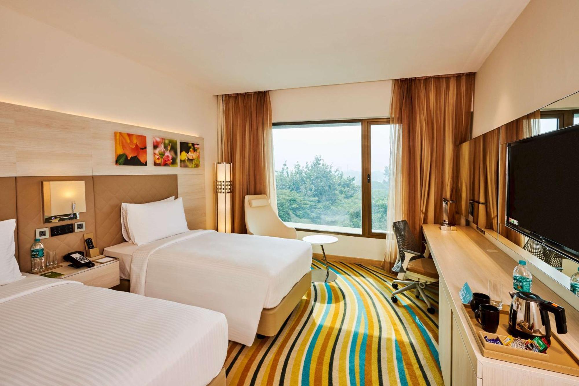 Hilton Garden Inn Lucknow Bagian luar foto