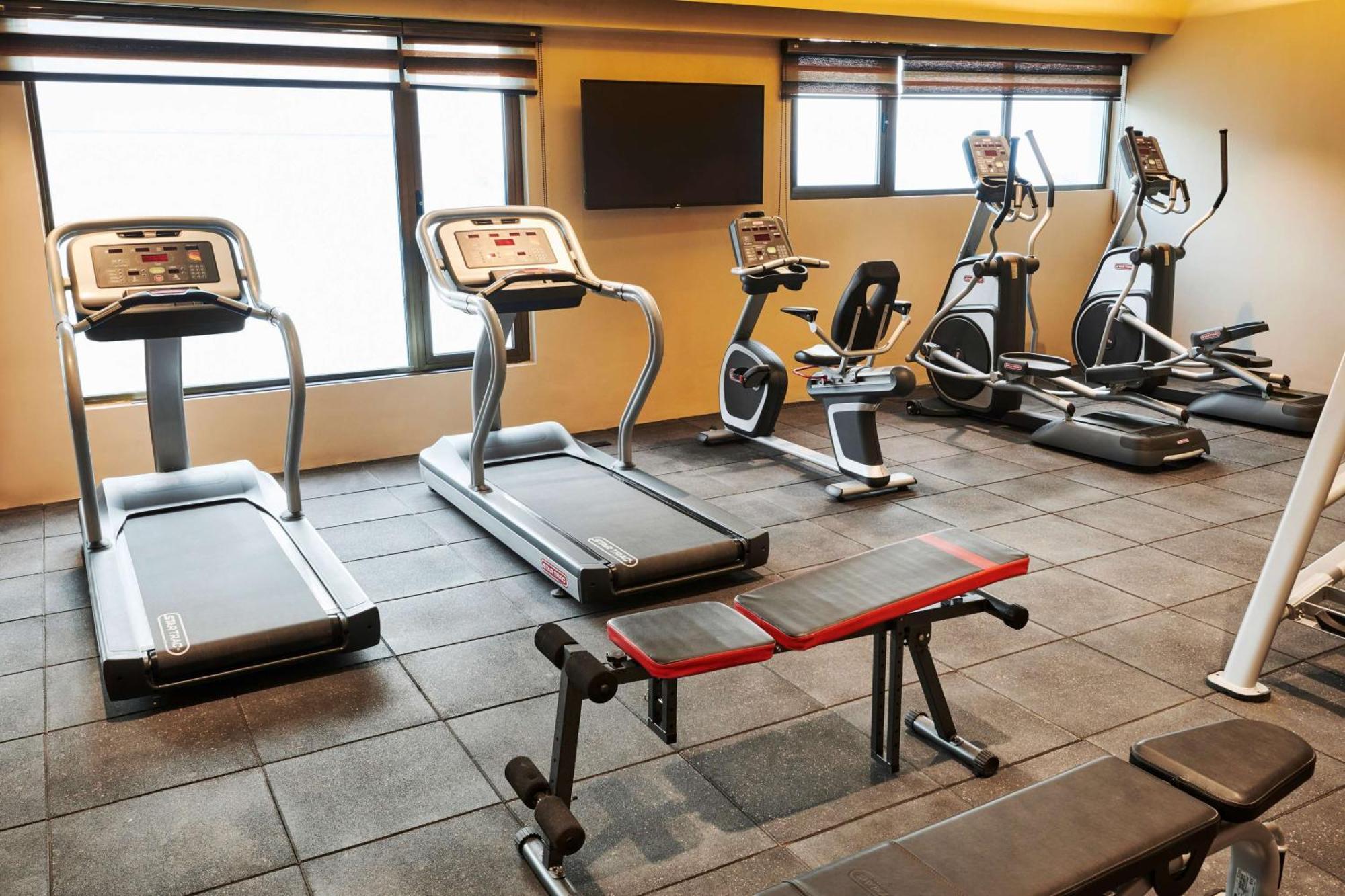 Hilton Garden Inn Lucknow Bagian luar foto