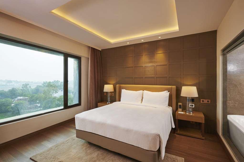 Hilton Garden Inn Lucknow Ruang foto